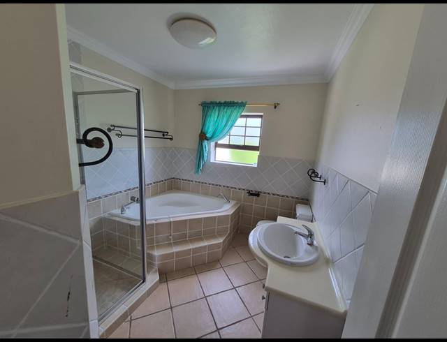 4 BEDROOM HOUSE FOR SALE IN DANA BAY